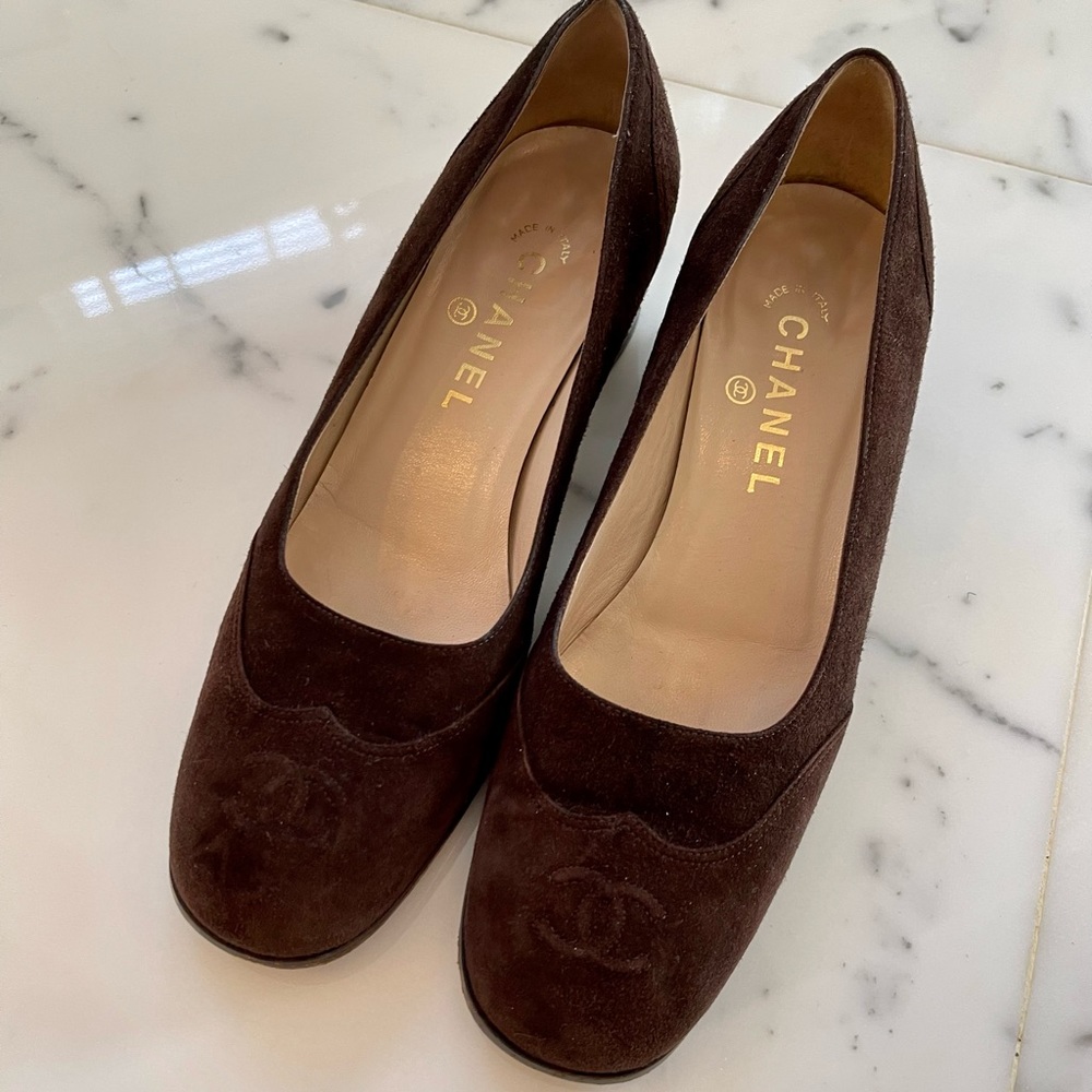 CHANEL Brown Suede CC Logo Ballerina